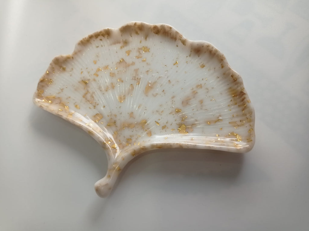 ✨ Plateau Feuille de Gingko Artisanal — Élégance Naturelle en Blanc et Or