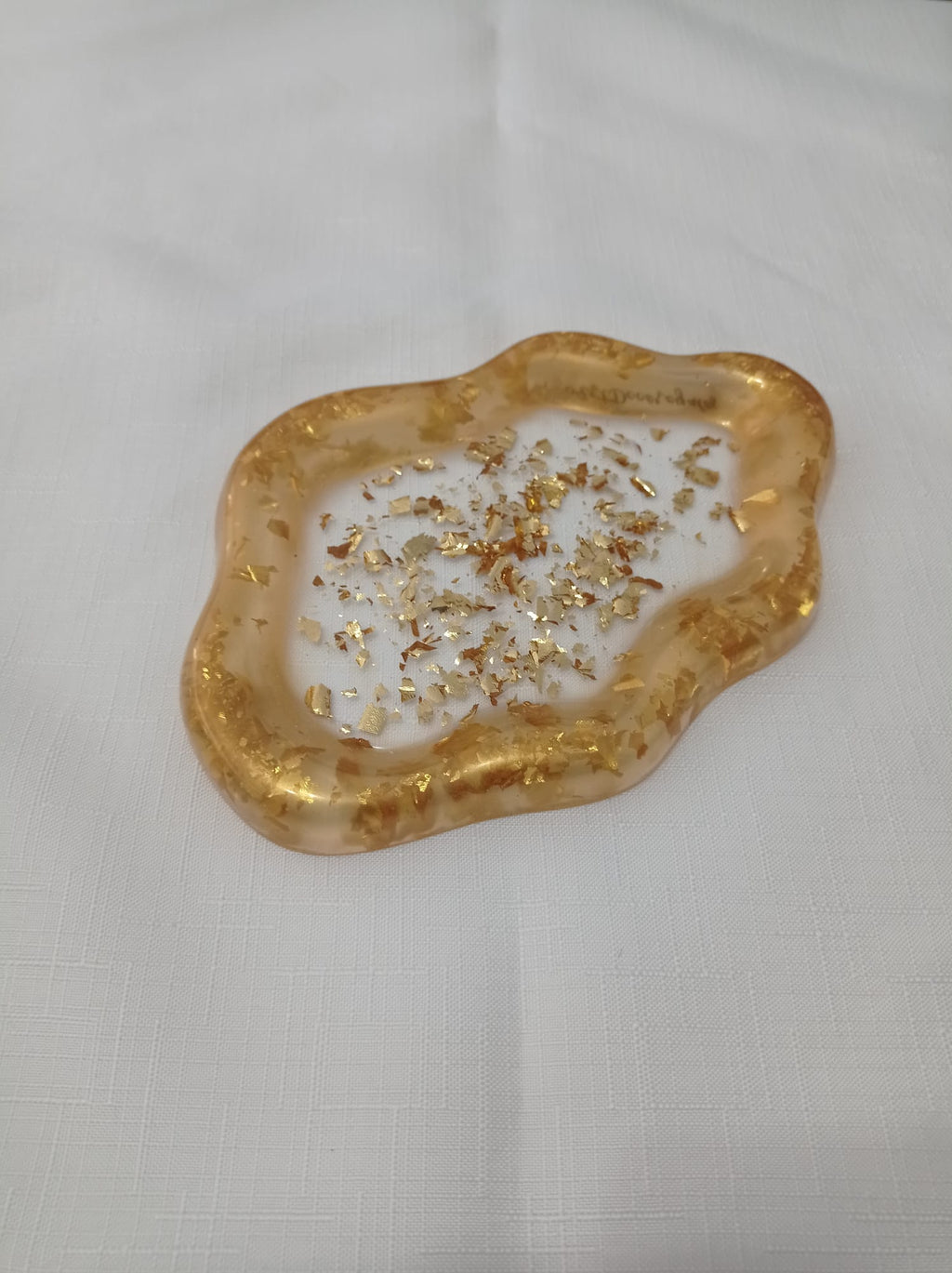✨ Golden Resin Jewelry Tray — Artisanal Elegance