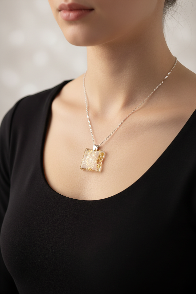 Collar Cuadrado con Pan de Oro — Resina Artesanal