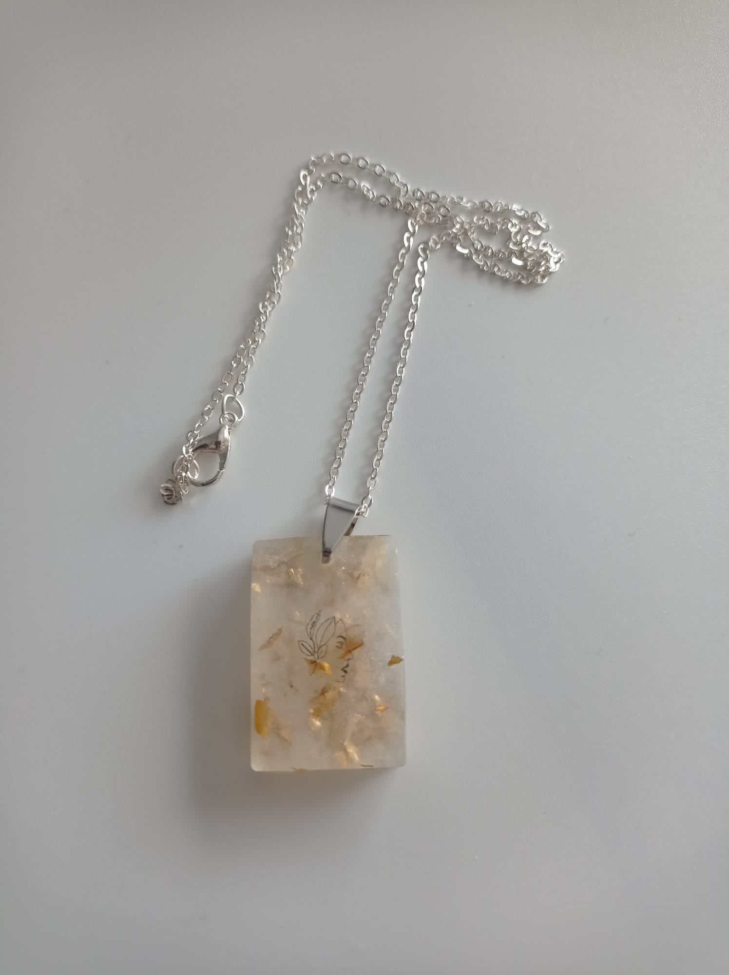 Collar Rectangular Blanco con Pan de Oro — Resina Artesanal