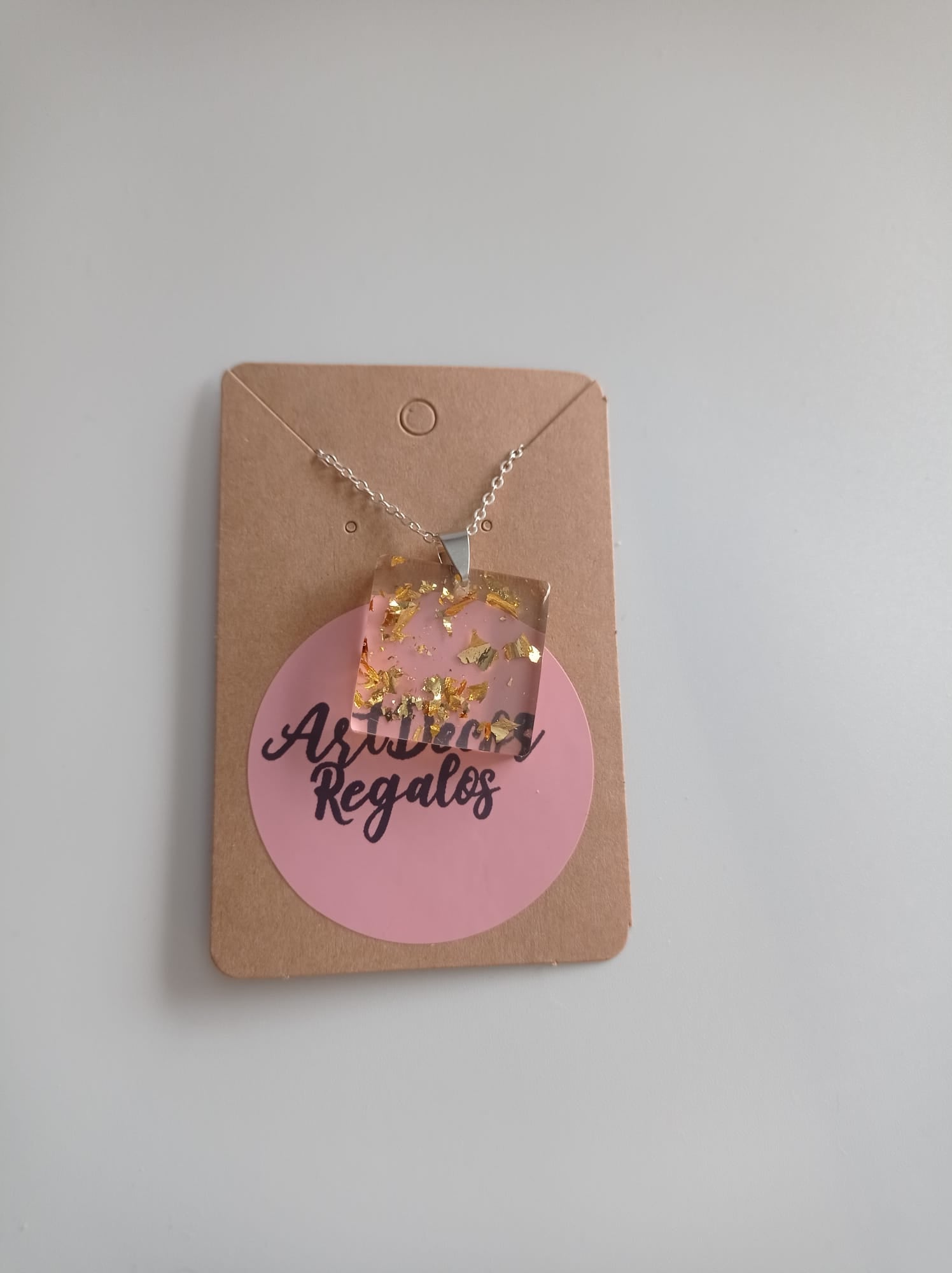 Collar Cuadrado con Pan de Oro — Resina Artesanal