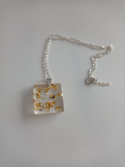 Collar Cuadrado con Pan de Oro — Resina Artesanal
