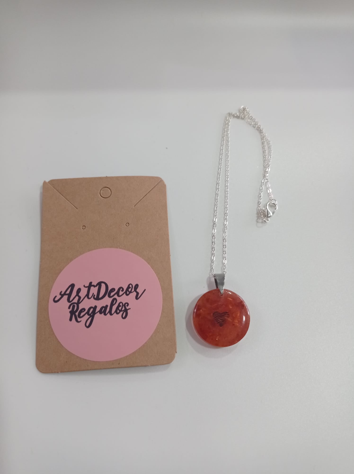 Collar Redondo Rojo — Resina Artesanal