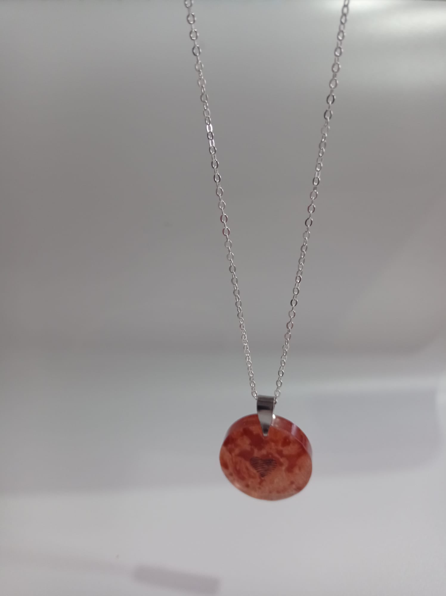 Collar Redondo Rojo — Resina Artesanal