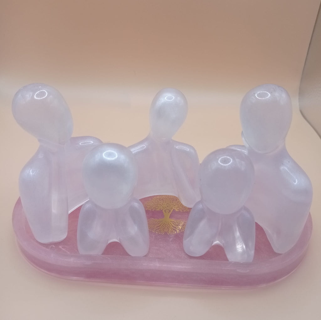 👨‍👩‍👧 Famille Heureuse Faite Main — Le Cadeau qui Touche le Cœur