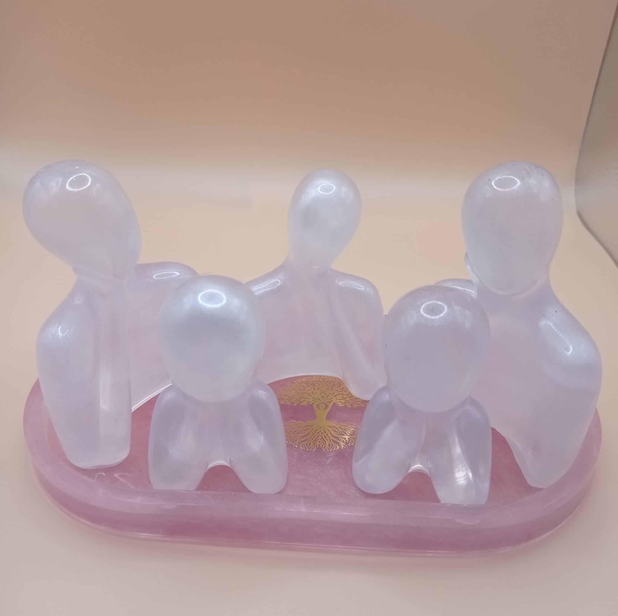 👨‍👩‍👧 Famille Heureuse Faite Main — Le Cadeau qui Touche le Cœur
