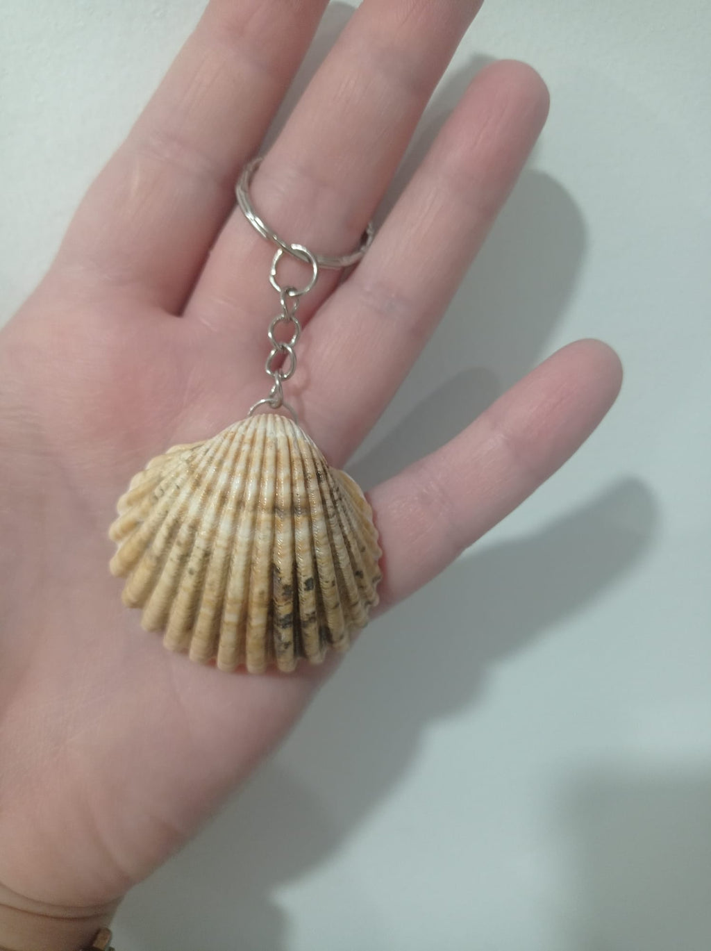 🐚 Handmade Seashell Keychain — An Ocean in Your Pocket