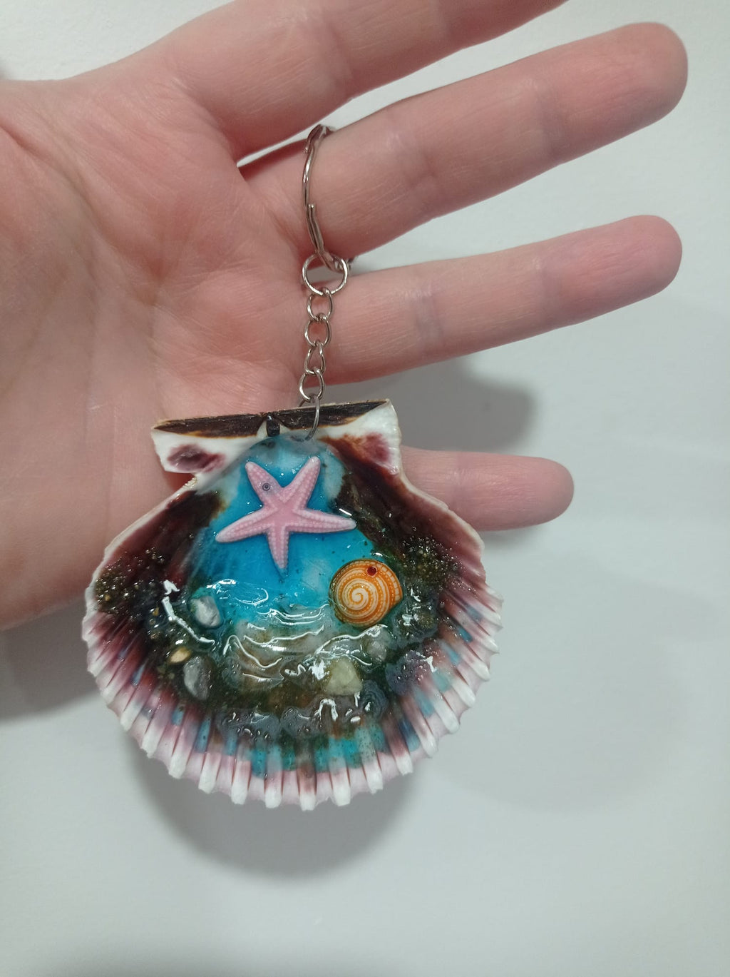 🐚 Handmade Seashell Keychain — An Ocean in Your Pocket