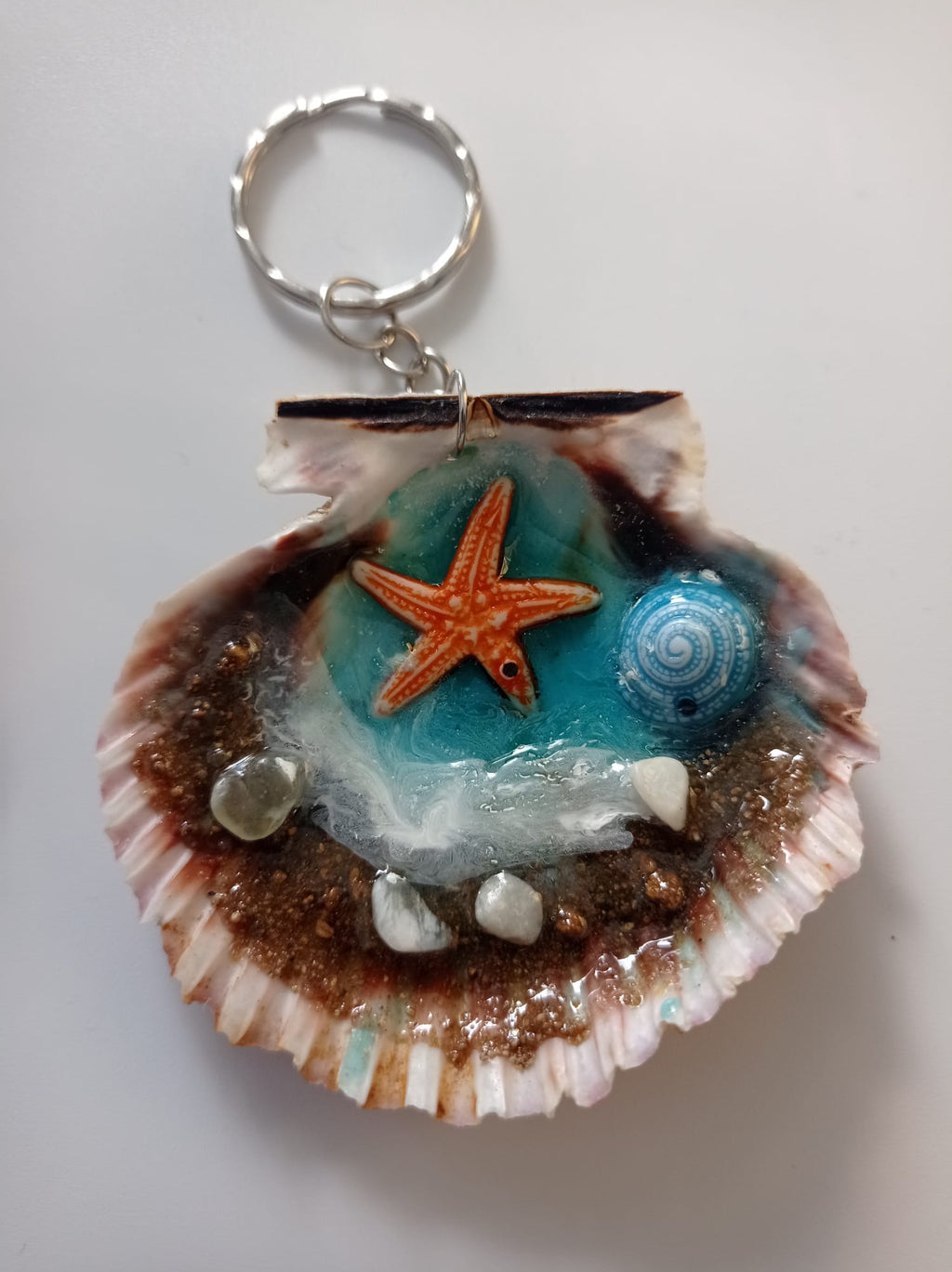 🐚 Handmade Seashell Keychain — An Ocean in Your Pocket