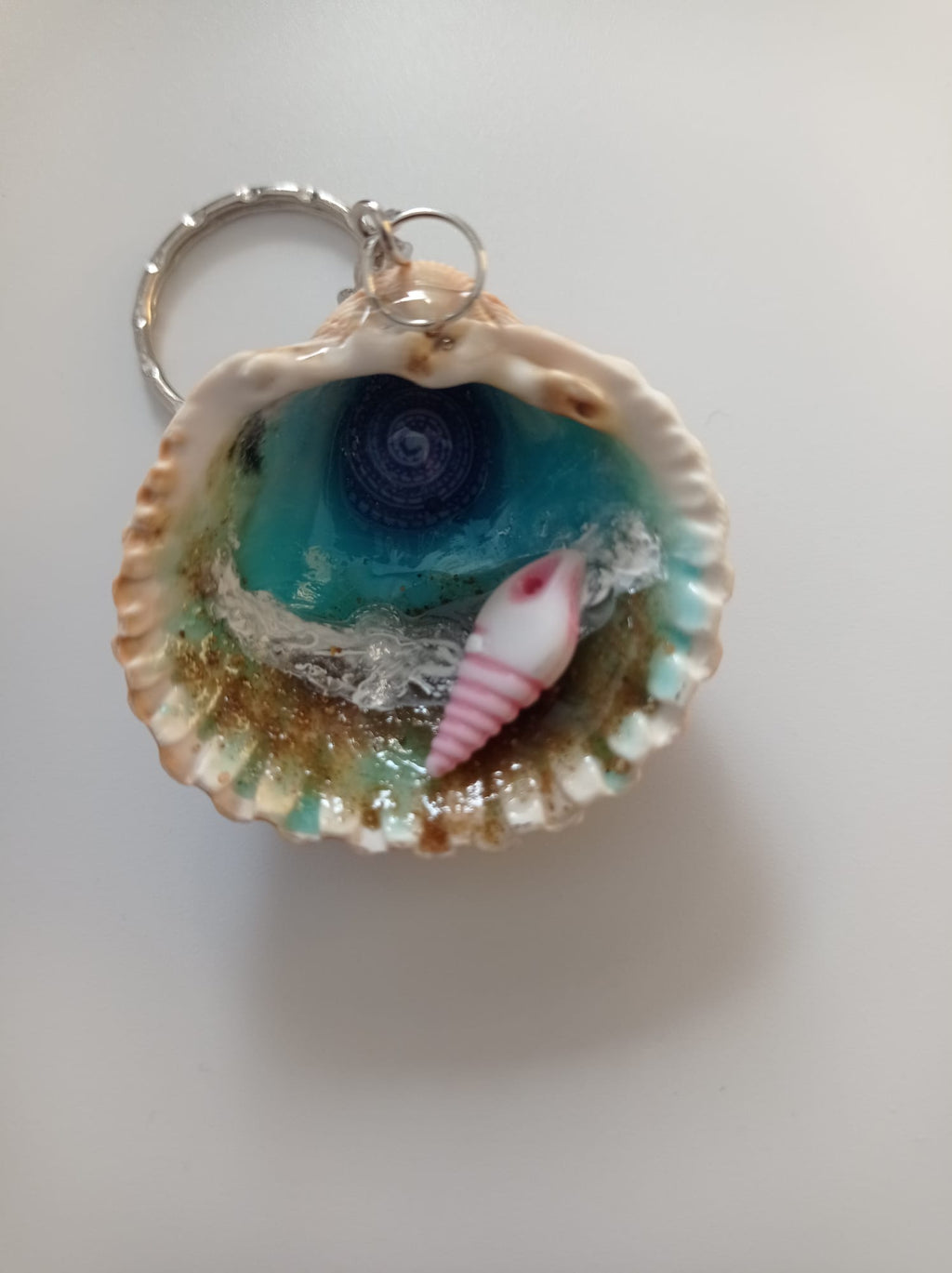 🐚 Handmade Seashell Keychain — An Ocean in Your Pocket