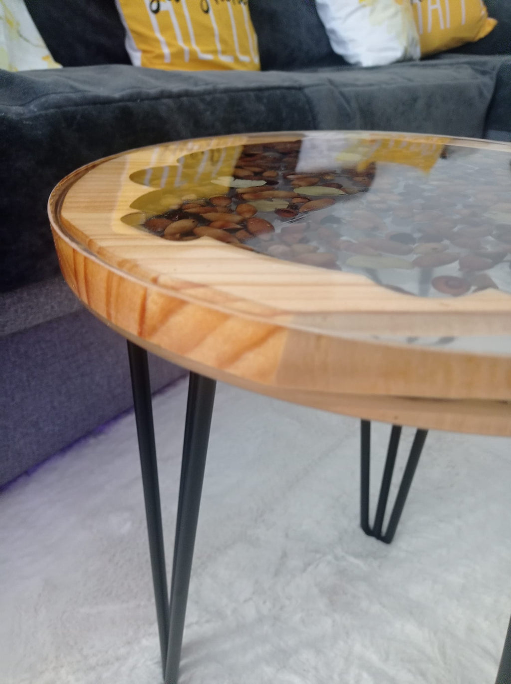 🌿 Table Basse Artisanale — Résine, Glands et Bois de Pin Naturel | Faite à la Main