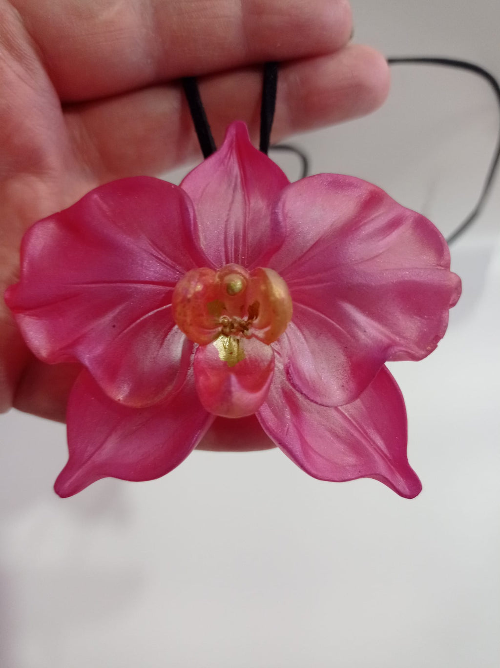 Collar Orquídea Grande Rosa — Resina Artesanal