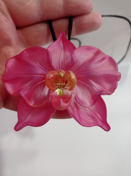 Collar Orquídea Grande Rosa — Resina Artesanal