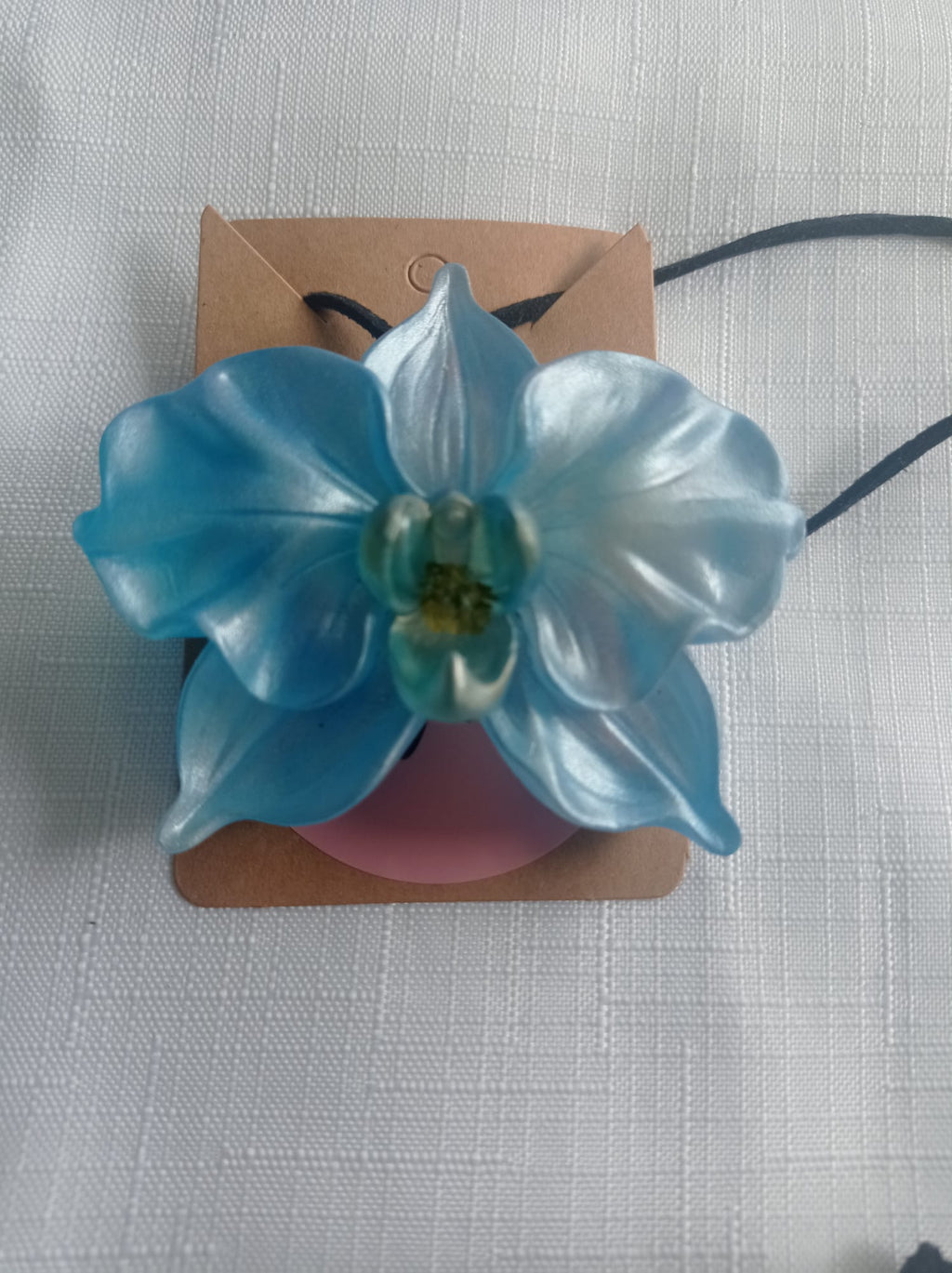 Collar Unico Orquídea Grande en Resina 💙 Azul