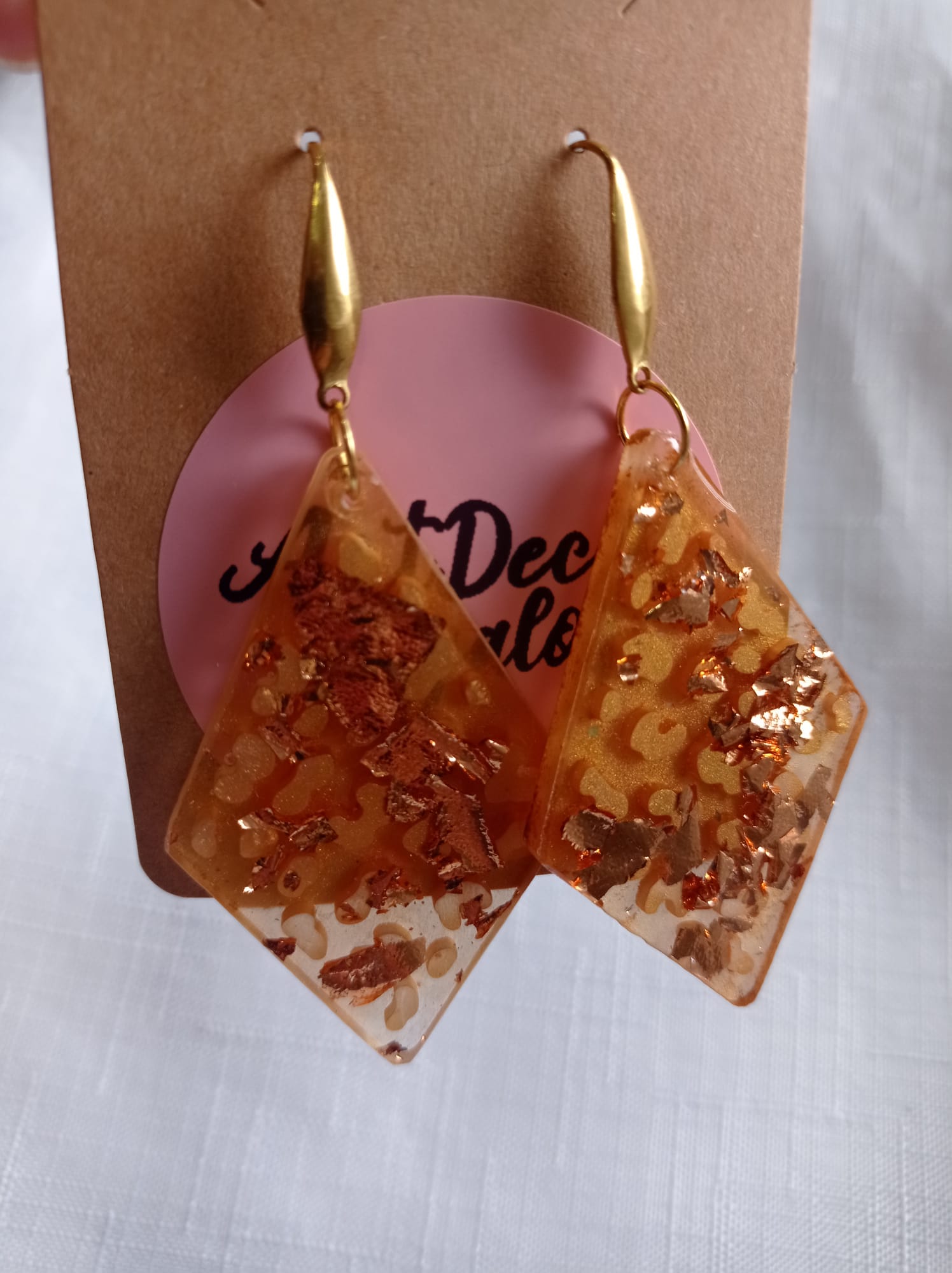 Pendientes Rombo Dorados de Resina con Pan de Oro ✨
