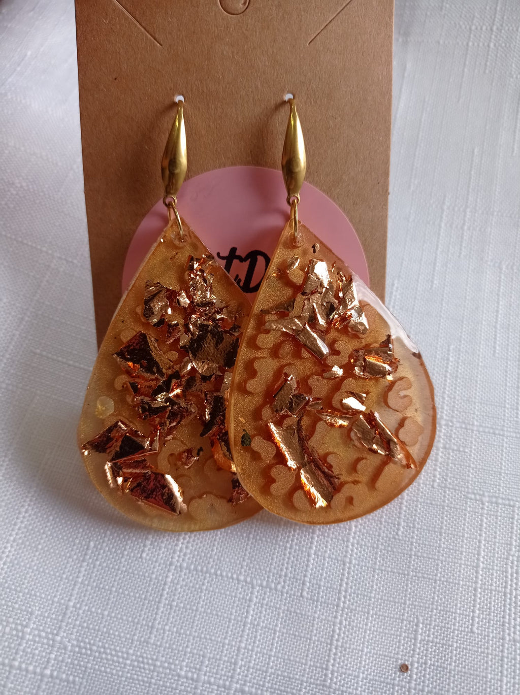 Boucles d'oreilles dorées en résine avec feuilles d'or ✨