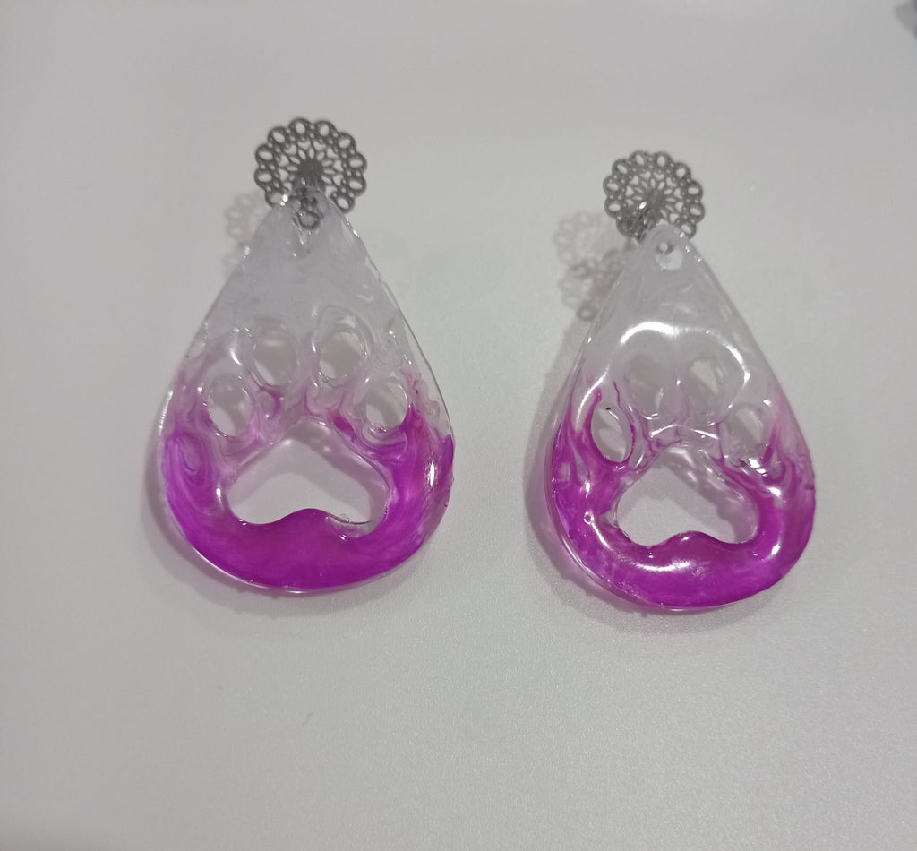 Pendientes Huella de Patita Morada — Resina Artesanal